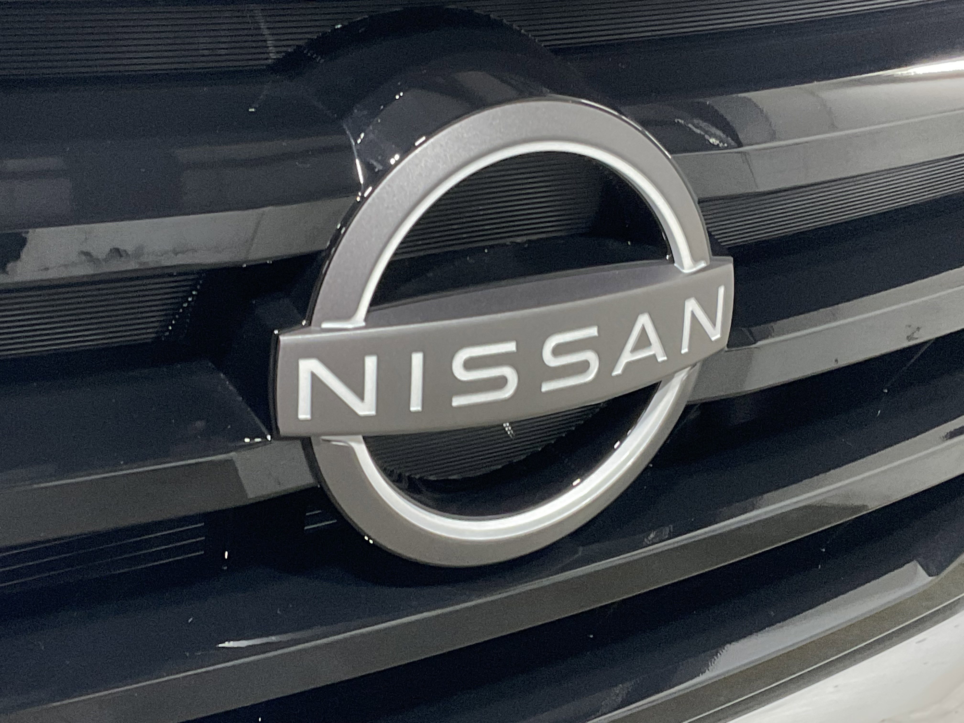 Used 2025 Nissan Pathfinder SV w/ Black Appearance Package image 7