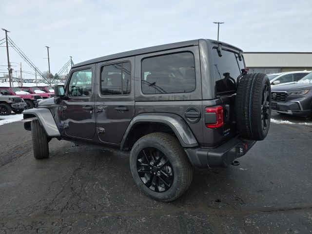 Used 2025 Jeep Wrangler Unlimited Sahara w/ Safety Group image 4