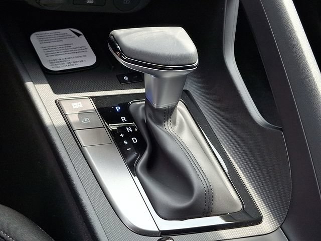New 2026 Hyundai Elantra Sport FWD image 17