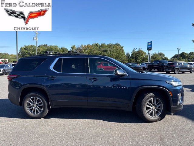Used 2023 Chevrolet Traverse LT FWD image 2