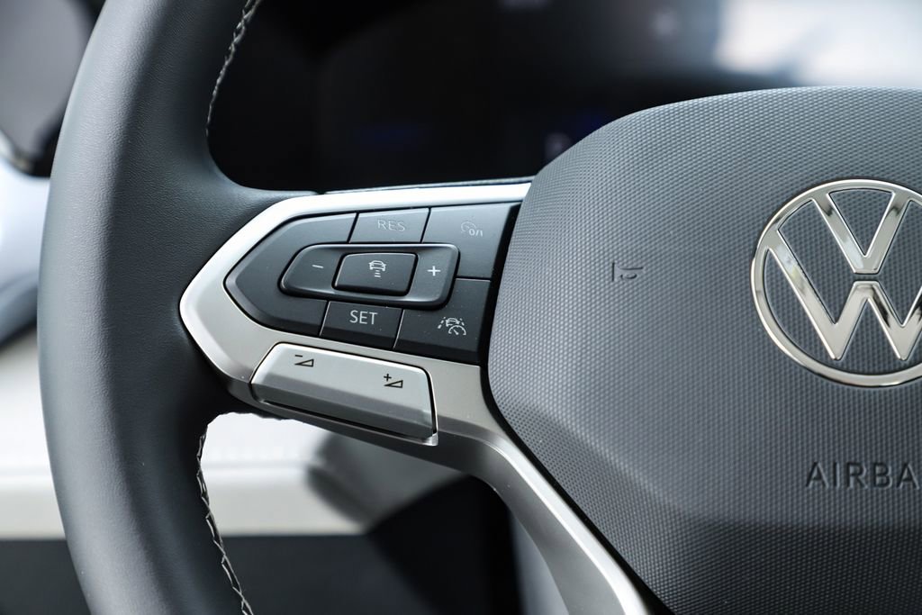 New 2026 Volkswagen Taos SE image 21