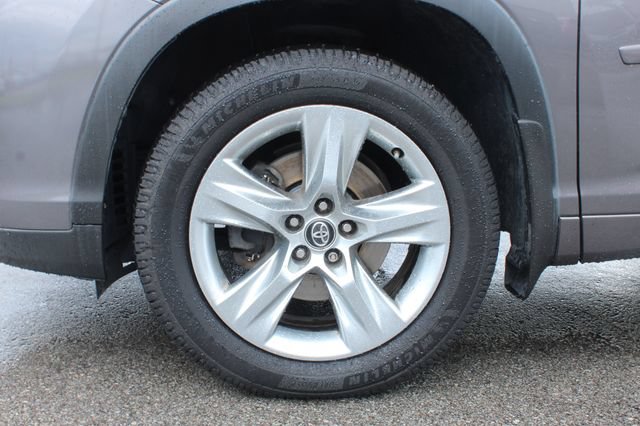 Used 2017 Toyota Highlander Limited AWD/4WD image 35