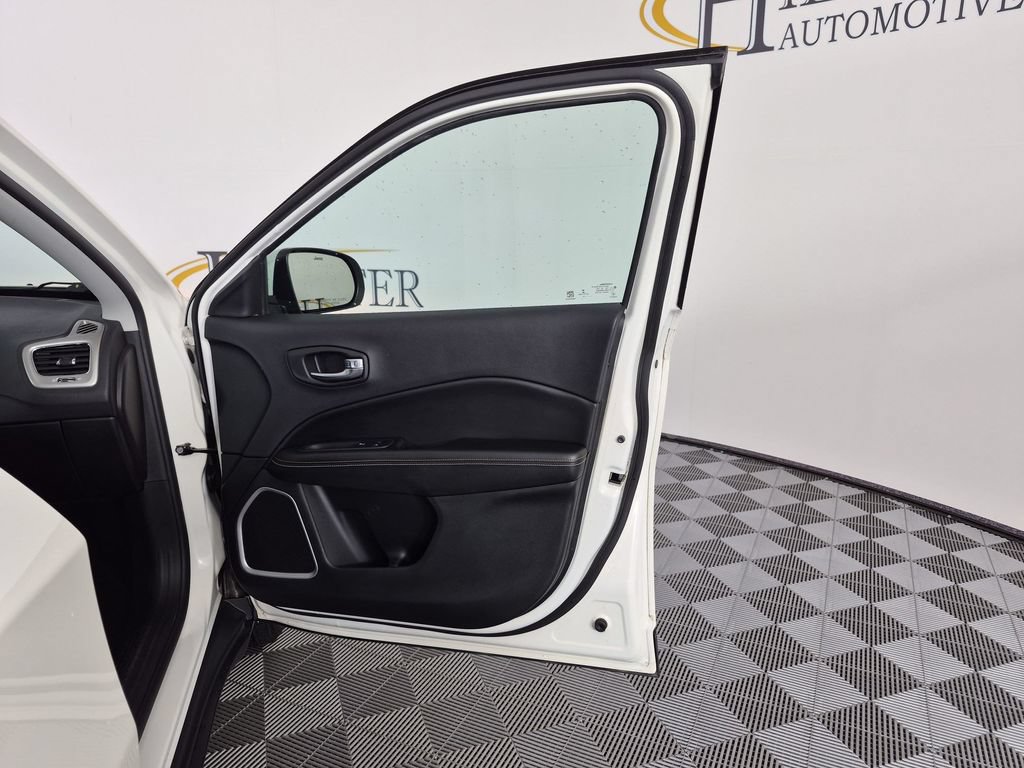 Used 2020 Jeep Compass Latitude FWD image 31