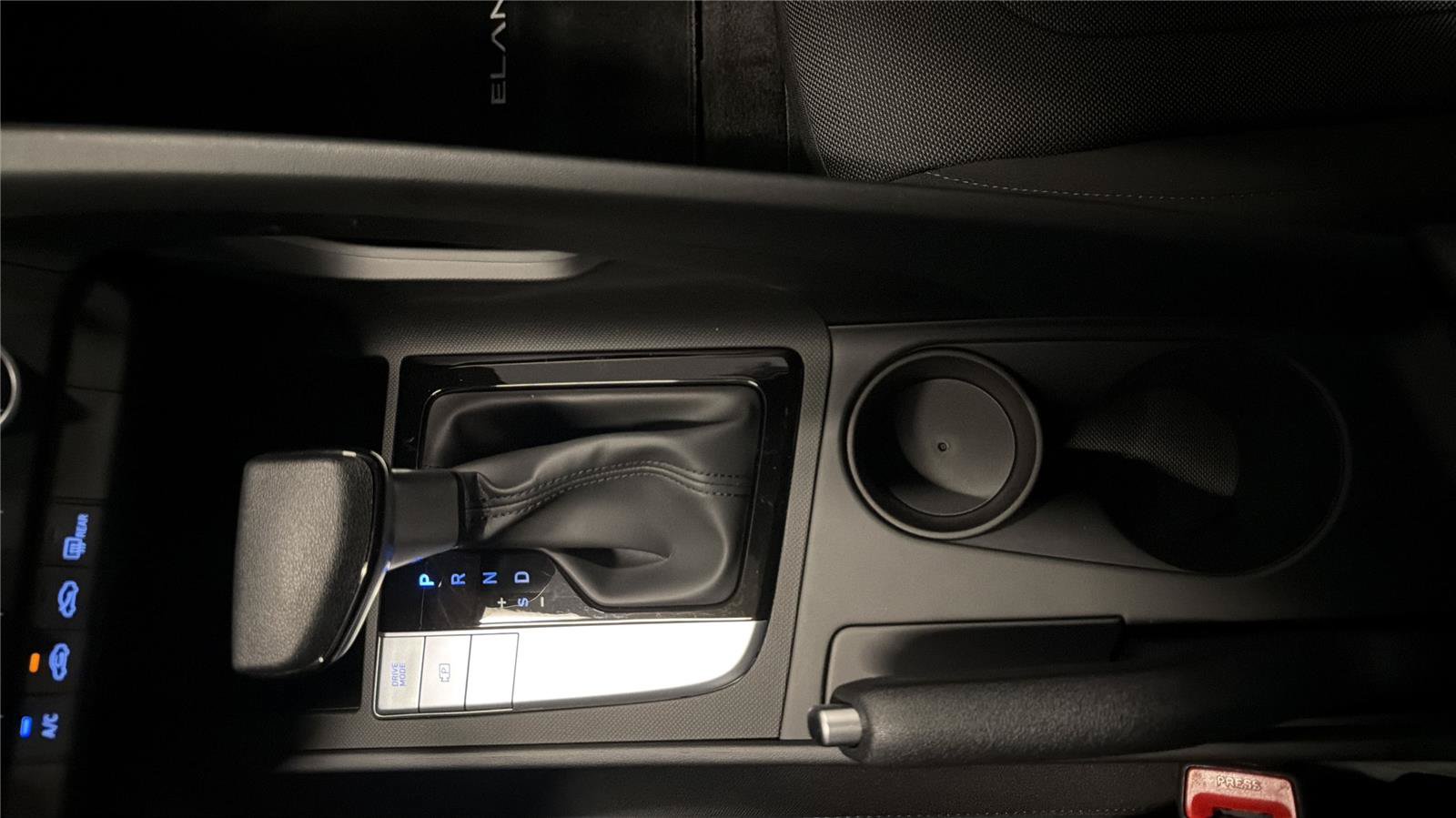 Certified 2026 Hyundai Elantra SE FWD image 17