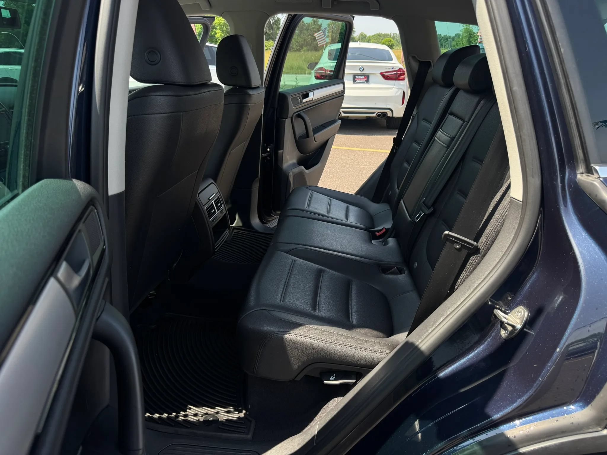 Used 2014 Volkswagen Touareg Sport AWD/4WD image 20