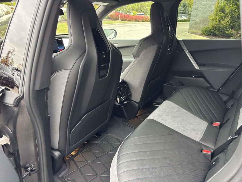 New 2026 BMW iX xDrive45 w/ M Sport Package image 28