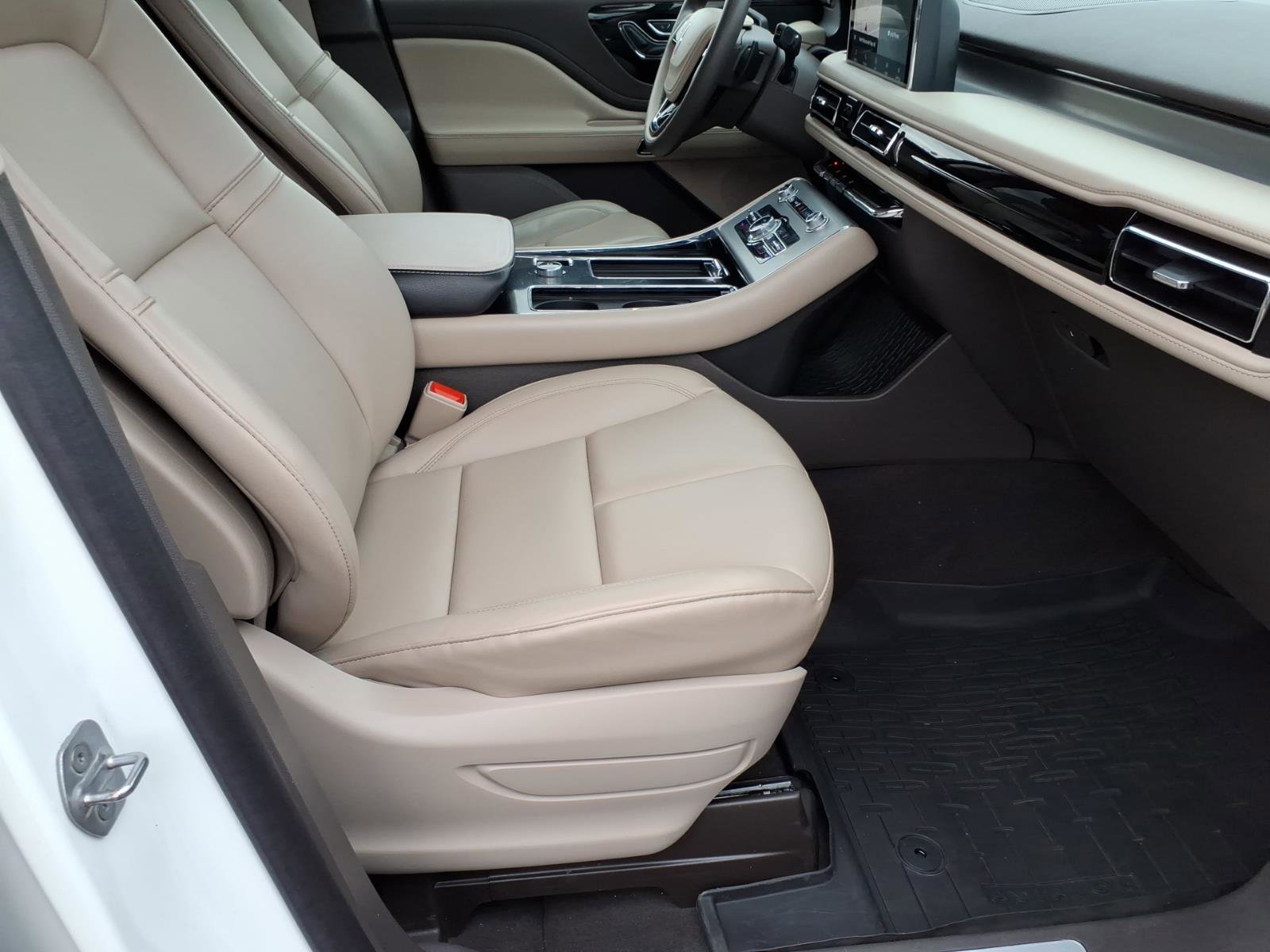 Used 2023 Lincoln Aviator AWD w/ Premium Package image 8