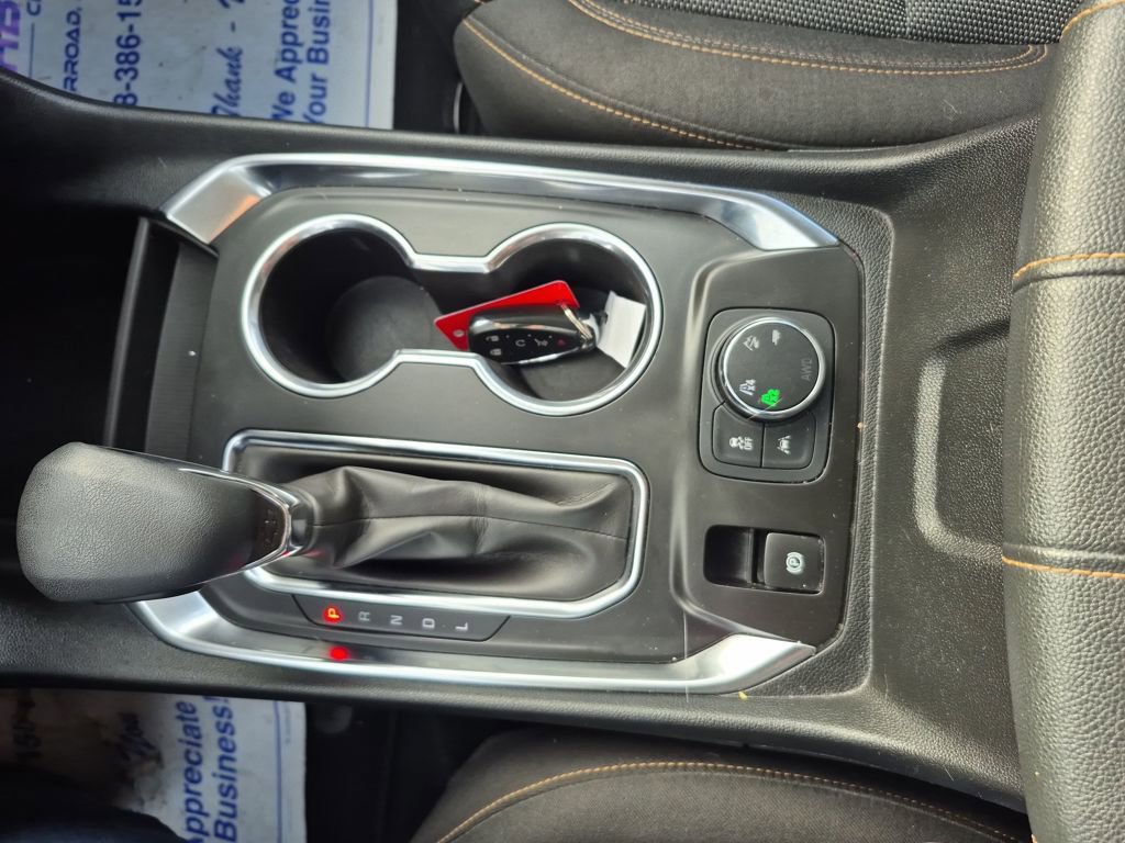Used 2021 Chevrolet Traverse LT image 24