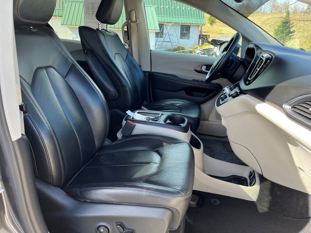Used 2017 Chrysler Pacifica Touring-L Plus w/ Advanced Safetytec Group image 27