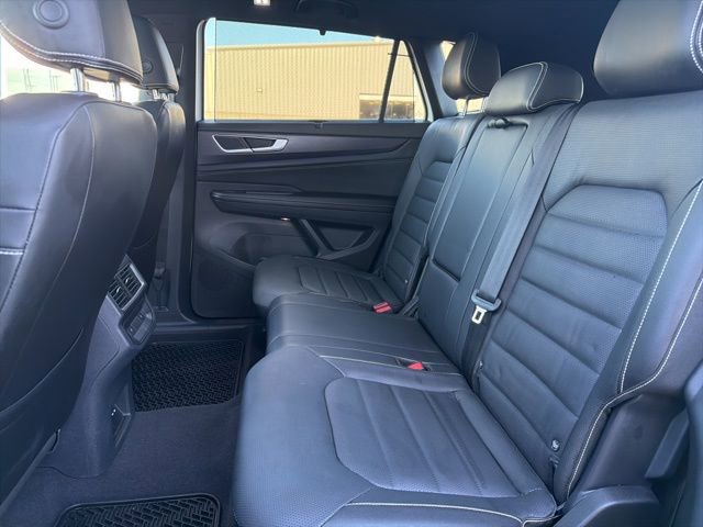 Used 2024 Volkswagen Atlas Cross Sport SEL R-Line image 39