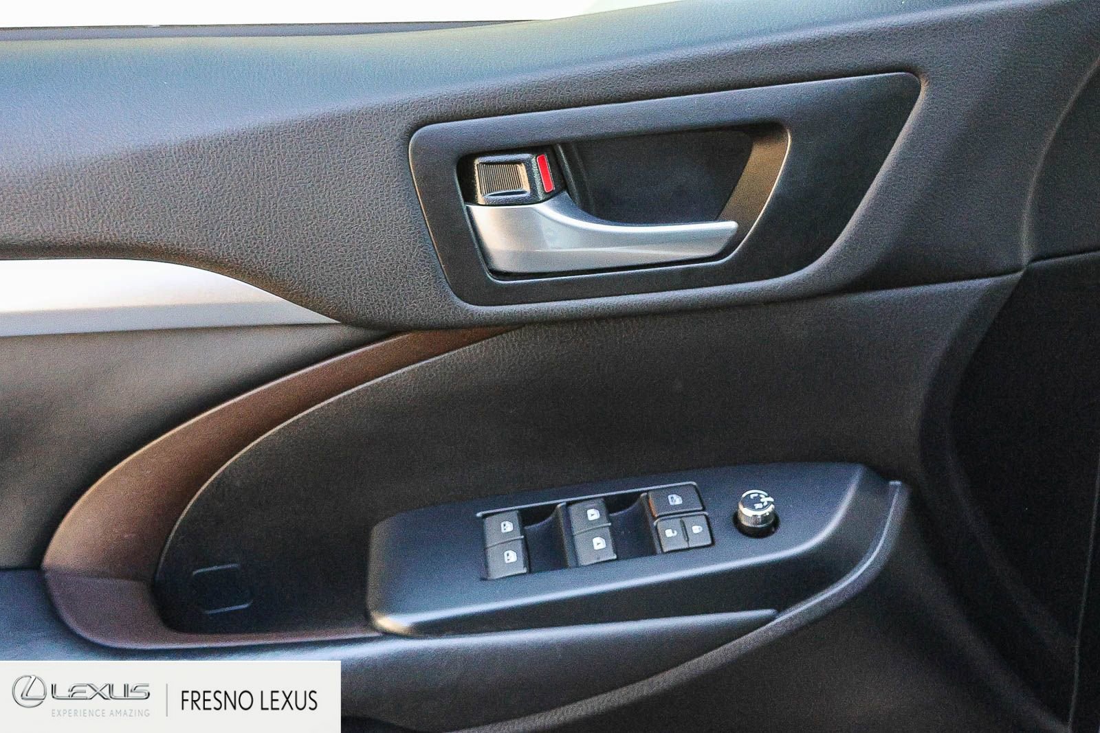 Used 2019 Toyota Highlander XLE w/ Carpet Mat Package (TMS) image 23