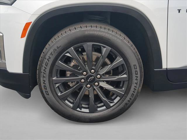 Used 2023 Chevrolet Traverse RS FWD image 25