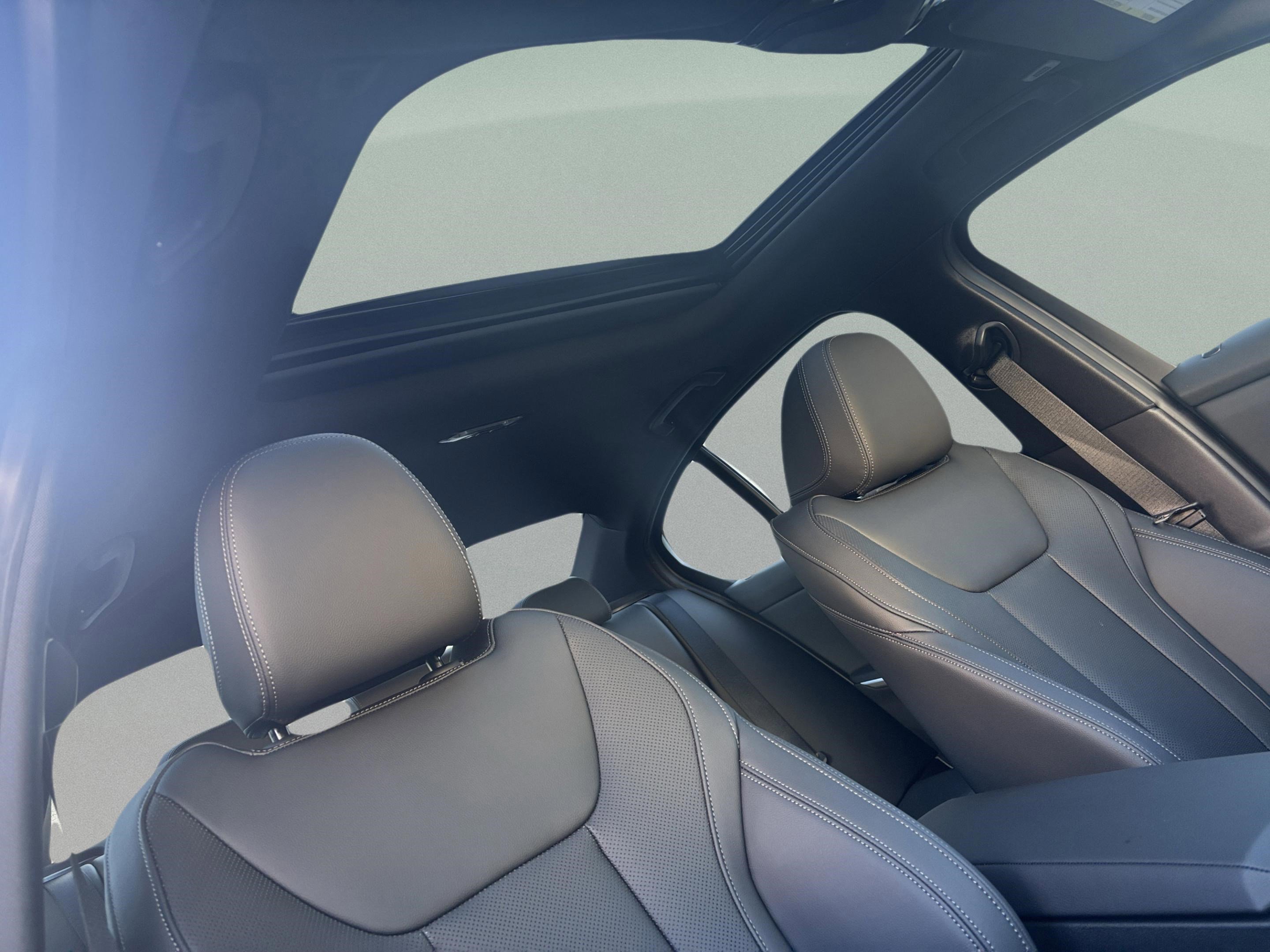 Used 2026 BMW 330i Sedan w/ Premium Package image 29