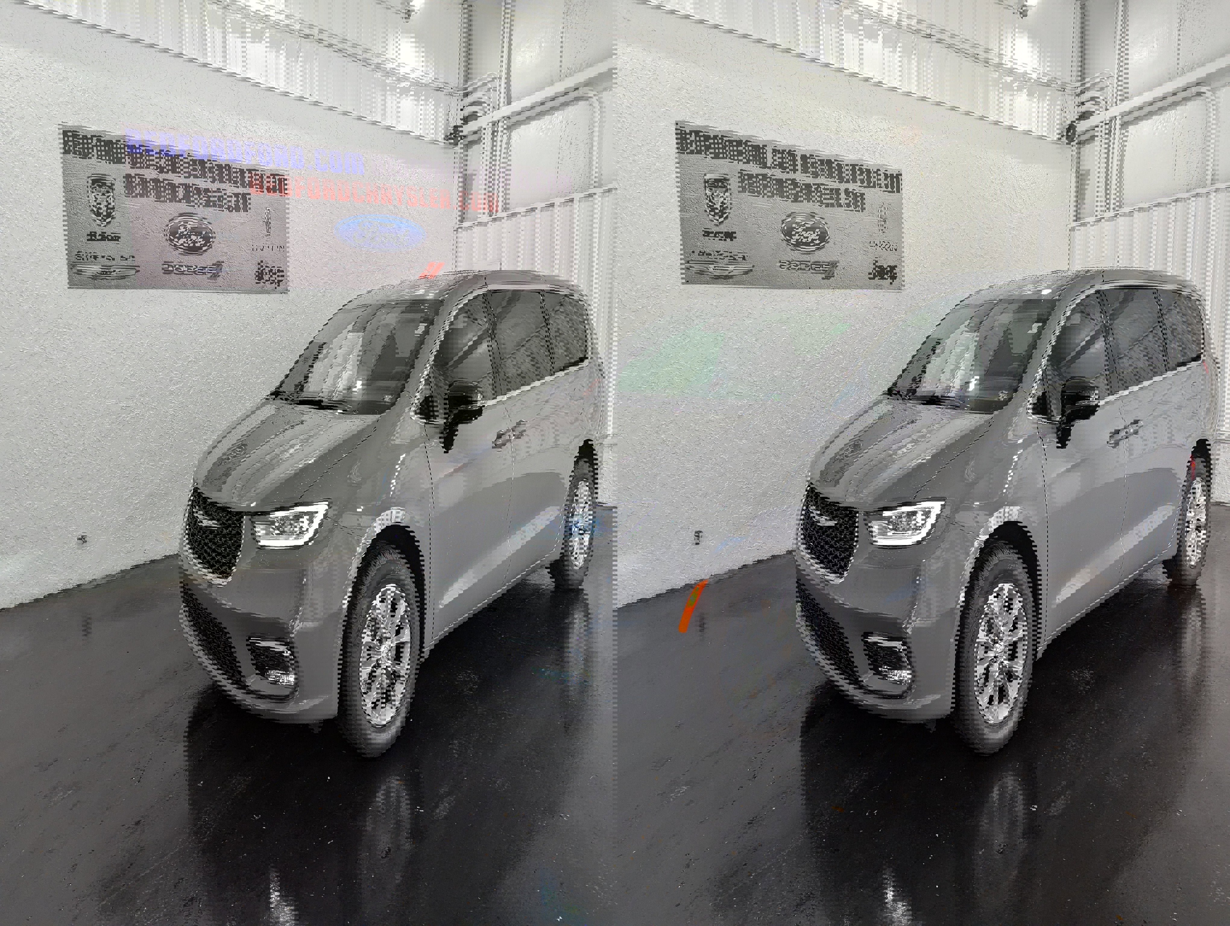 New 2025 Chrysler Pacifica Select image 3