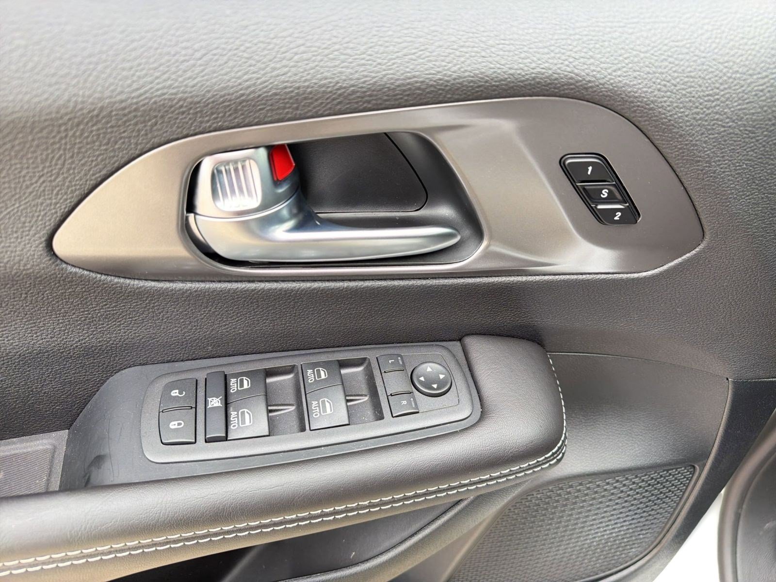 New 2026 Chrysler Pacifica Select w/ S Appearance Package FWD image 19