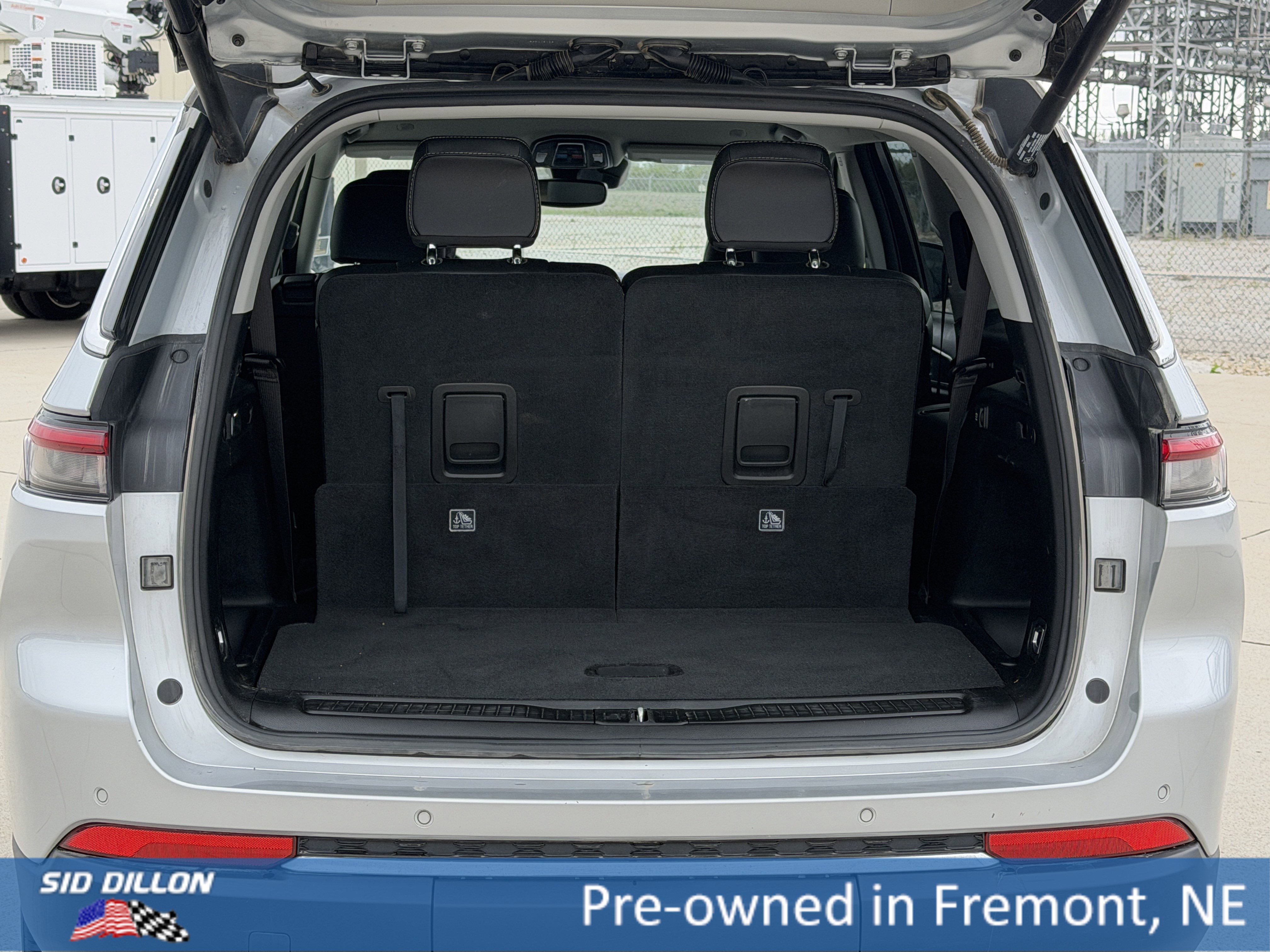 Used 2023 Jeep Grand Cherokee L Limited AWD/4WD image 5