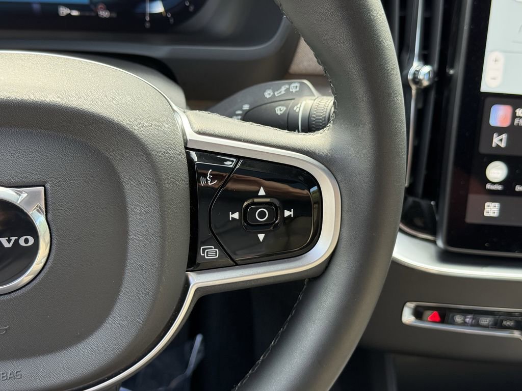 Certified 2025 Volvo XC90 B6 Plus image 21