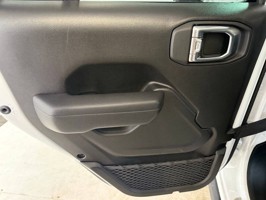 Certified 2025 Jeep Wrangler Unlimited Rubicon w/ Technology Group image 12