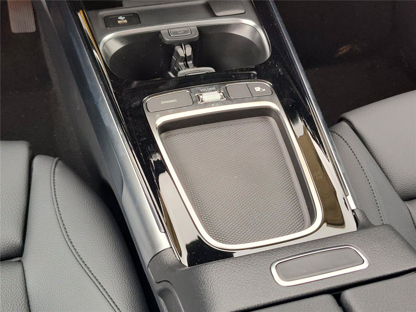 New 2026 Mercedes-Benz GLB 250 4MATIC image 9