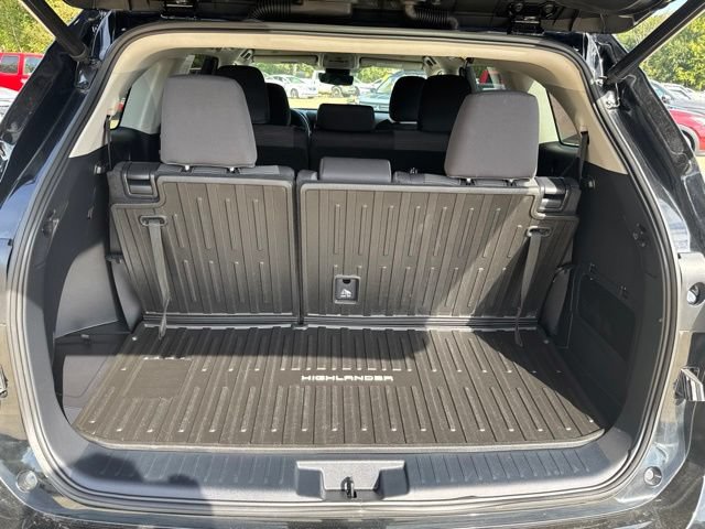 Used 2023 Toyota Highlander LE AWD/4WD image 13