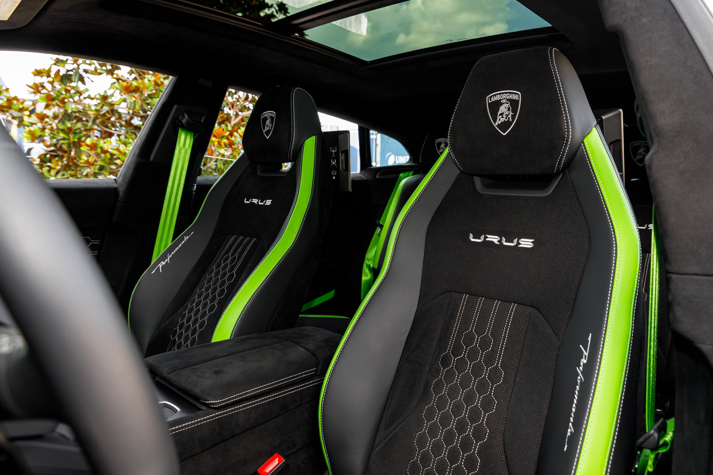 Used 2024 Lamborghini Urus Performante AWD/4WD image 31