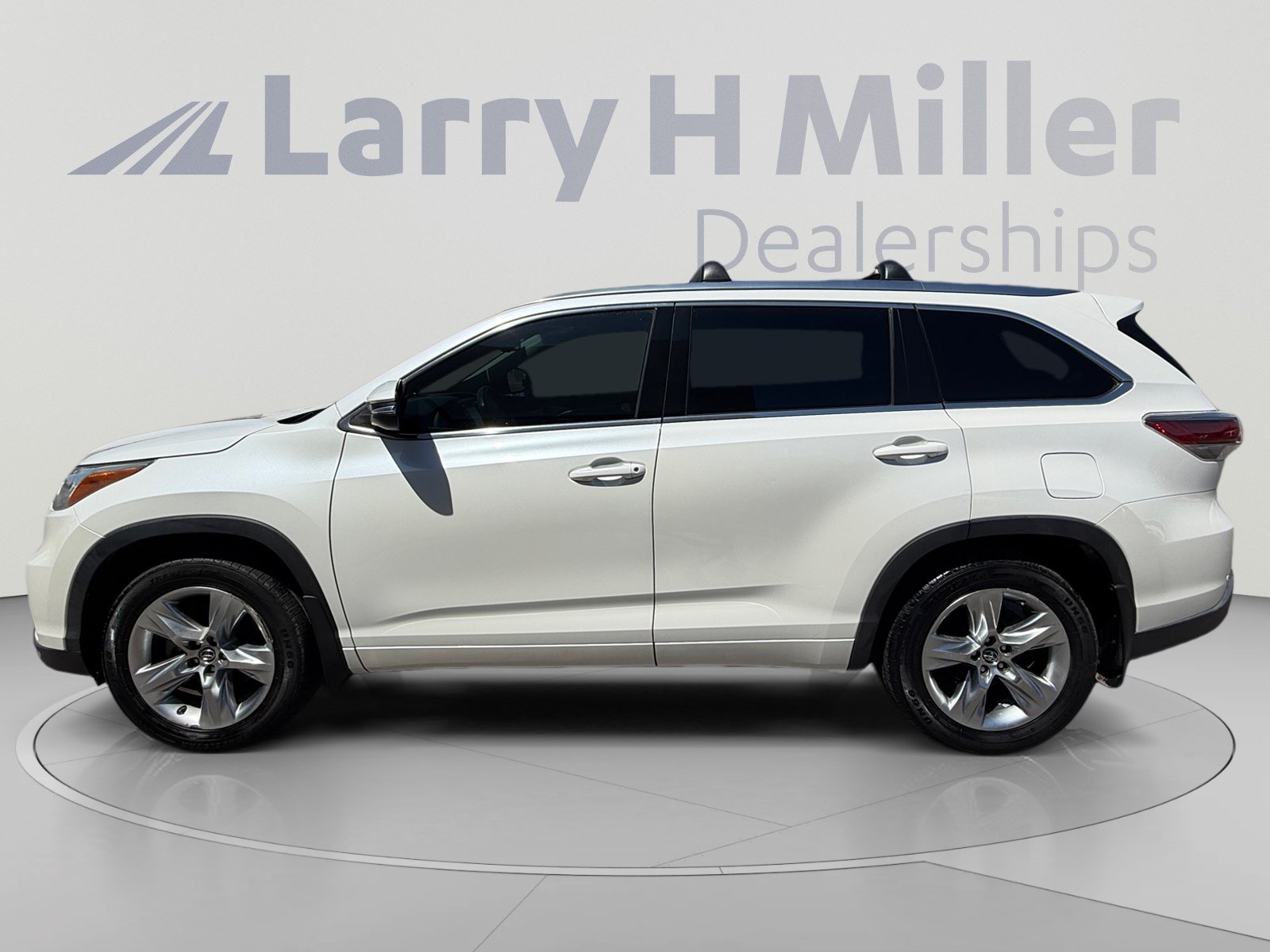 Used 2016 Toyota Highlander Limited AWD/4WD image 2