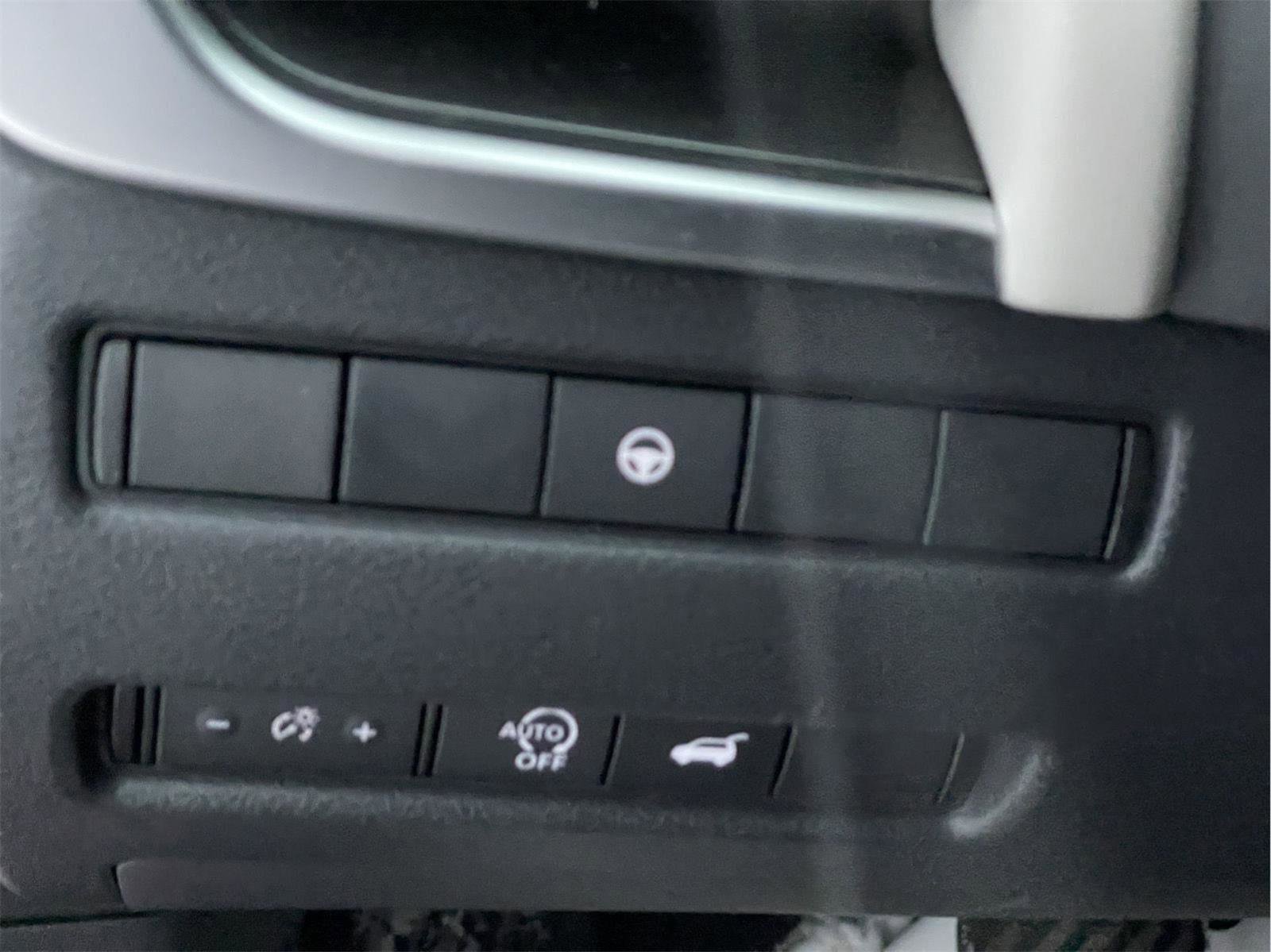 Used 2025 Nissan Rogue SV image 25