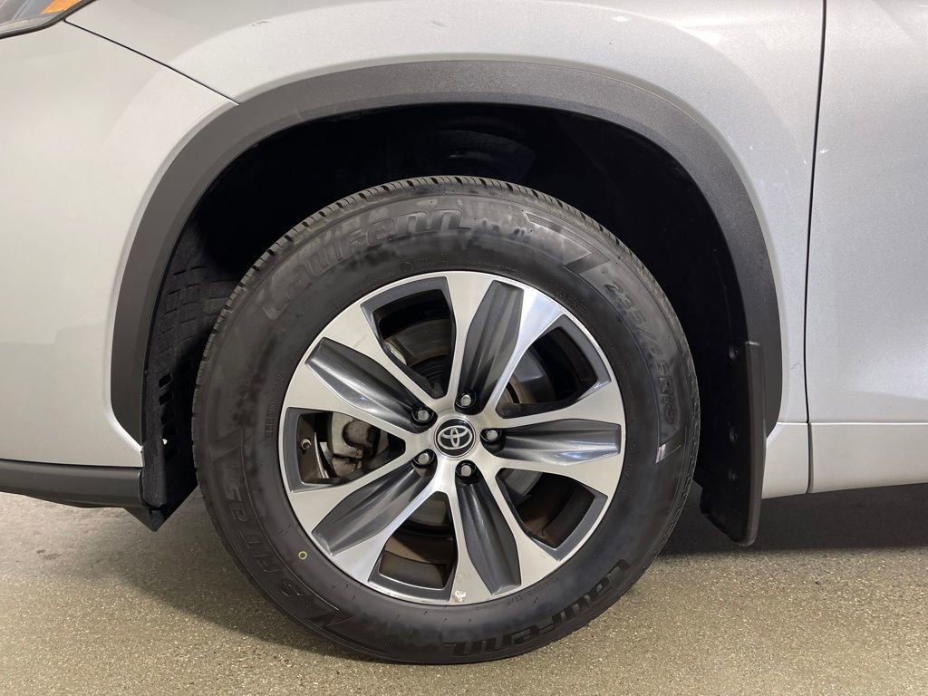 Used 2023 Toyota Highlander XLE image 11