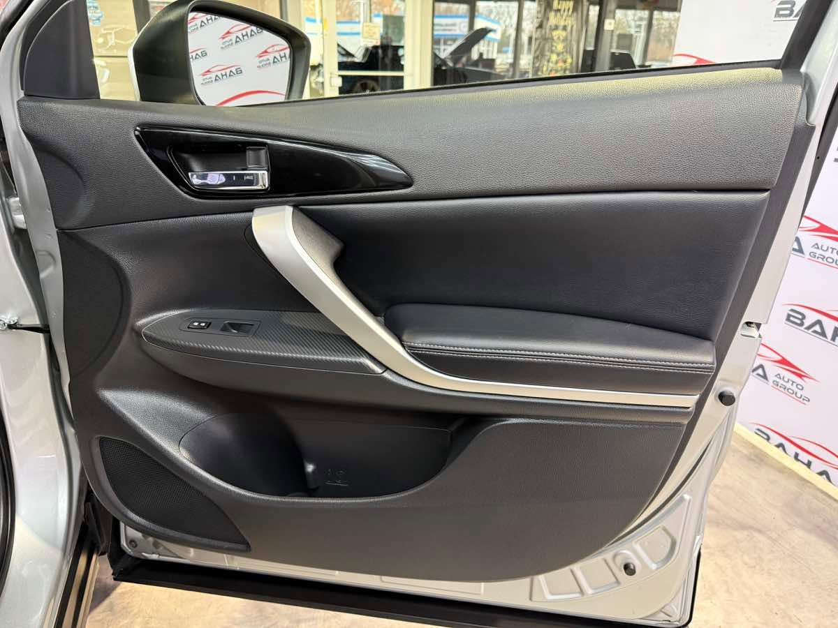 Used 2025 Mitsubishi Eclipse Cross SE image 53