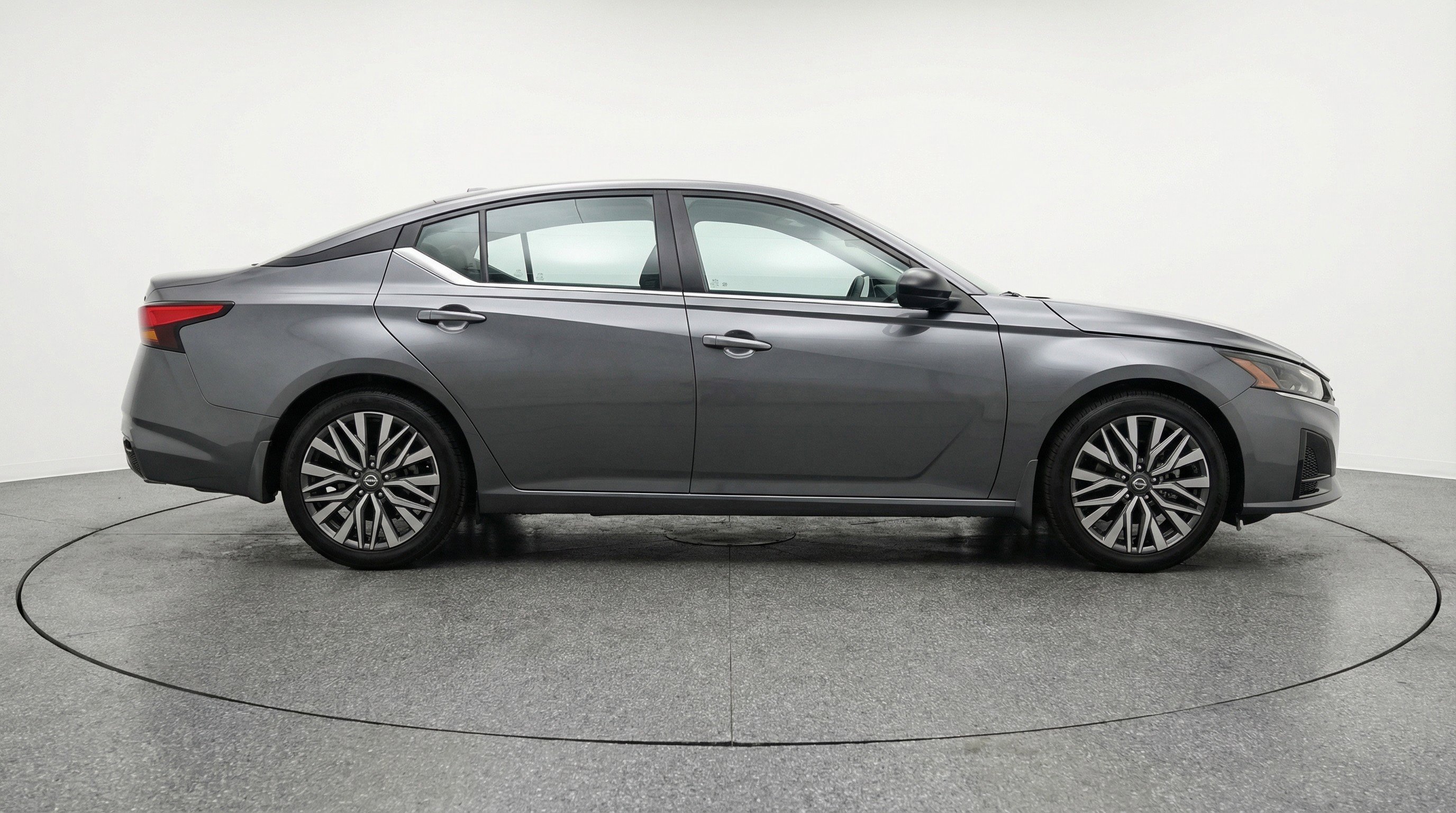 Used 2025 Nissan Altima 2.5 SV image 11