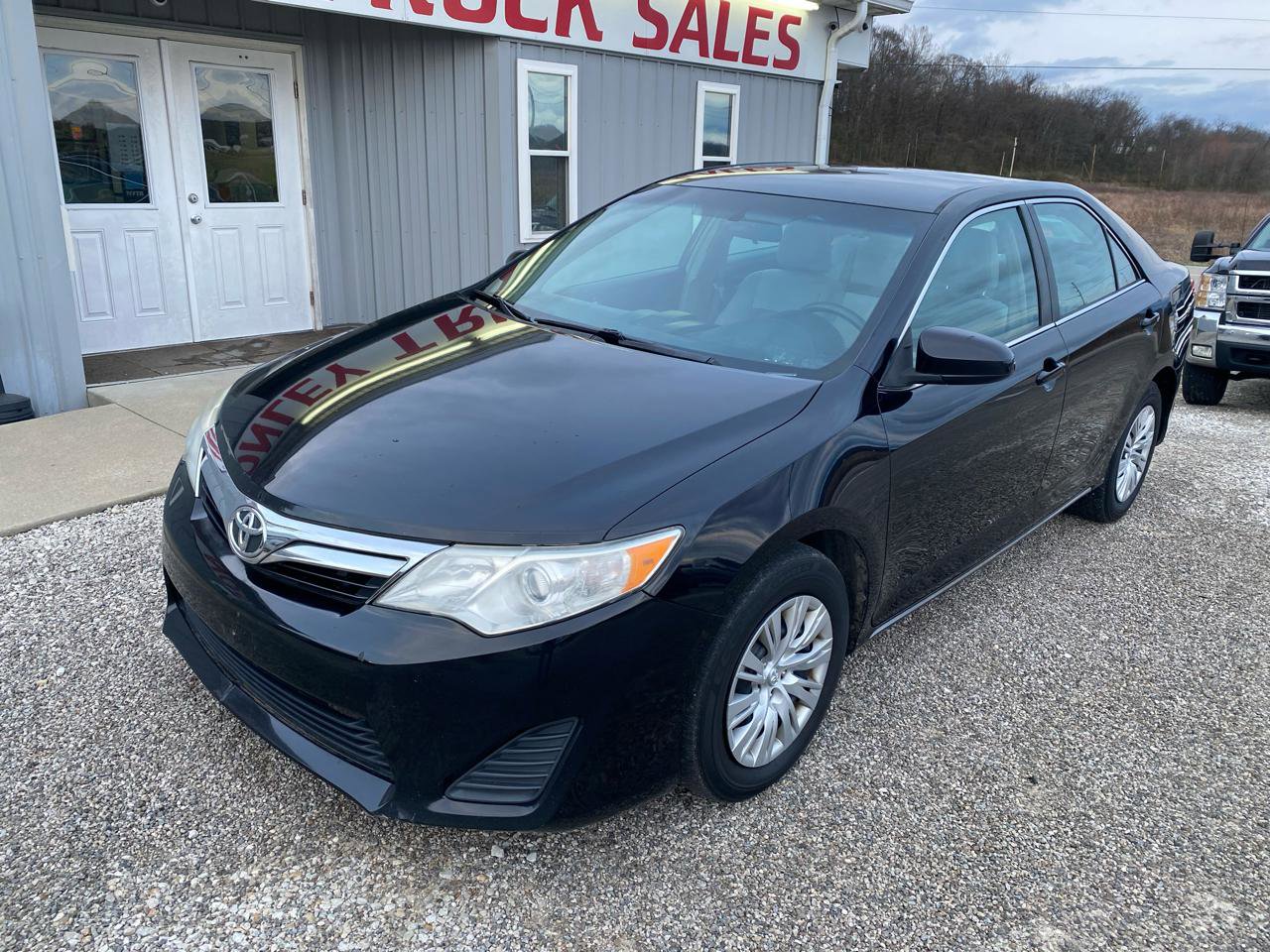 Used 2013 Toyota Camry LE FWD image 3