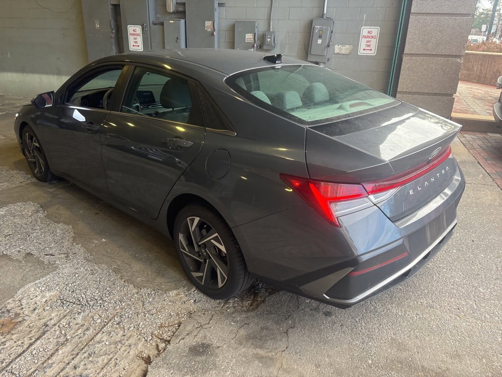 Used 2024 Hyundai Elantra SEL w/ Convenience Package image 5