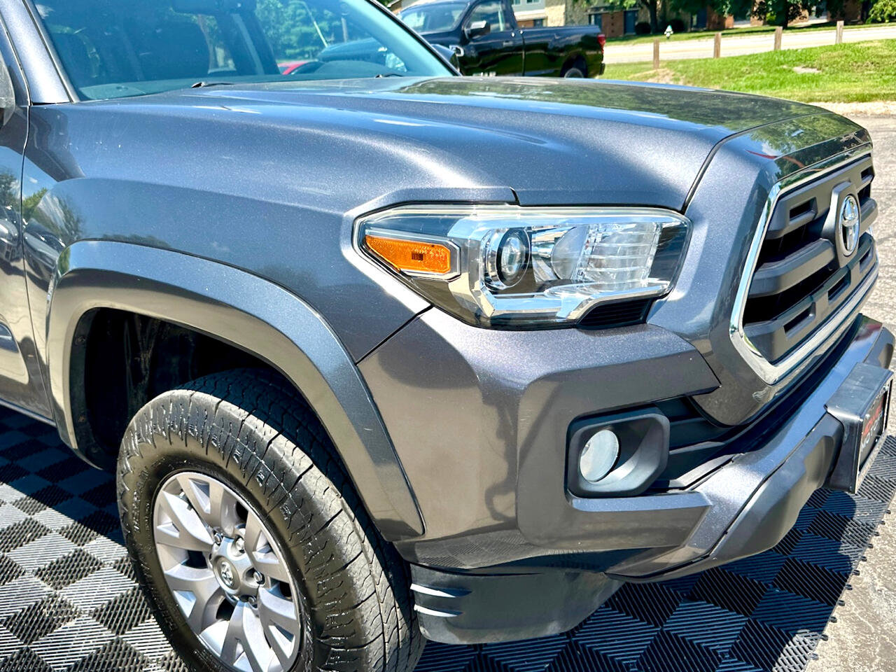 Used 2017 Toyota Tacoma SR5 image 11
