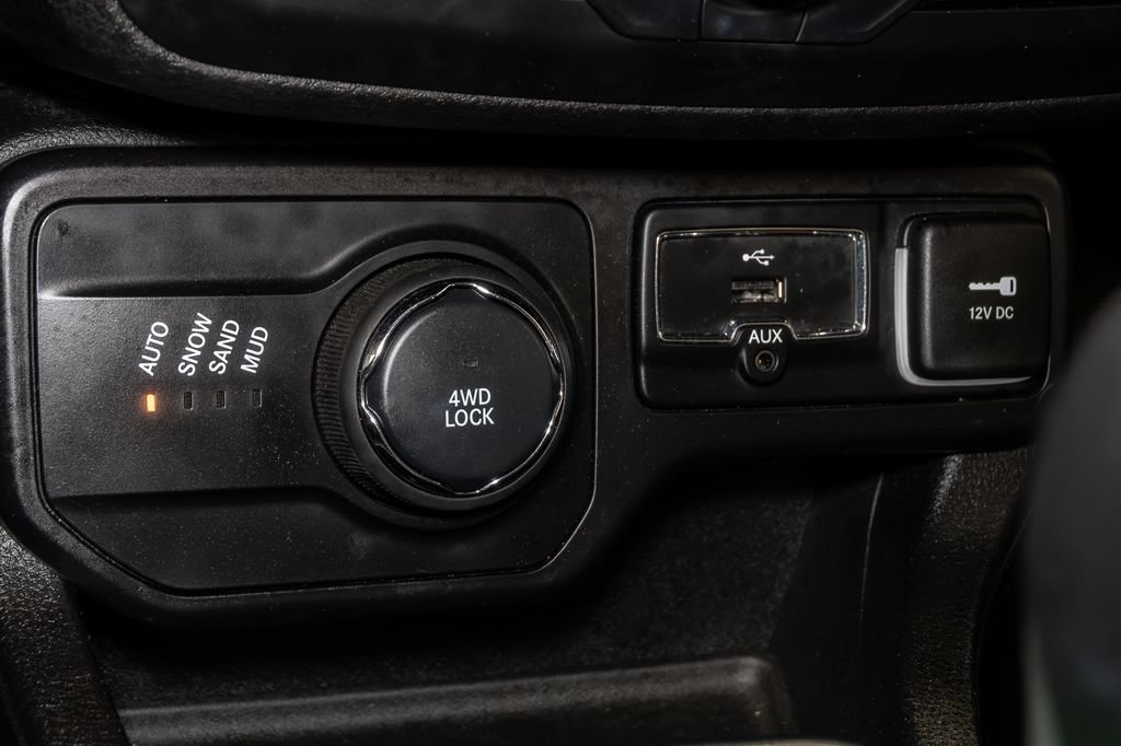 Used 2019 Jeep Renegade Altitude w/ Quick Order Package 2XM AWD/4WD image 21