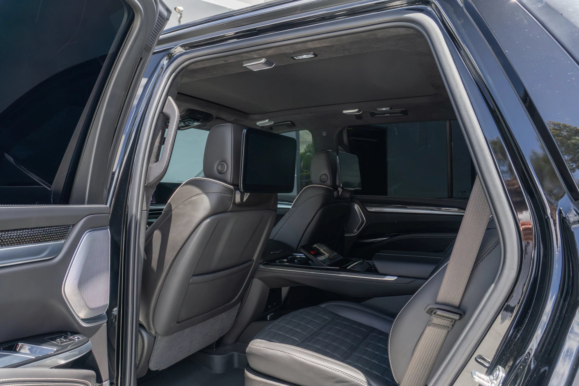 Used 2026 Cadillac Escalade V AWD/4WD image 17