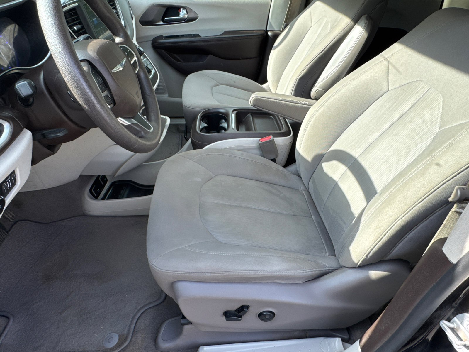 Used 2019 Chrysler Pacifica Touring Plus w/ Tire & Wheel Group FWD image 9