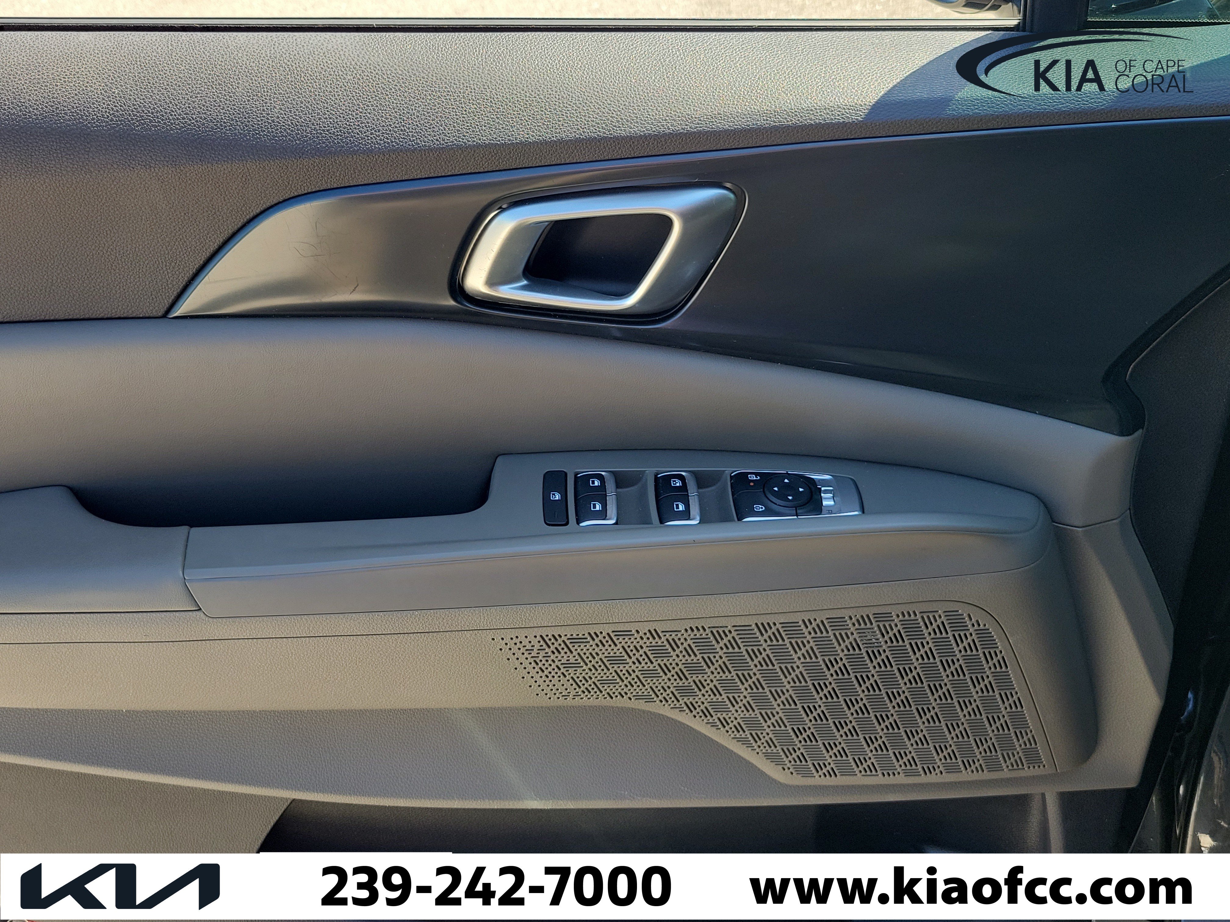 Certified 2025 Kia Carnival LX FWD image 22