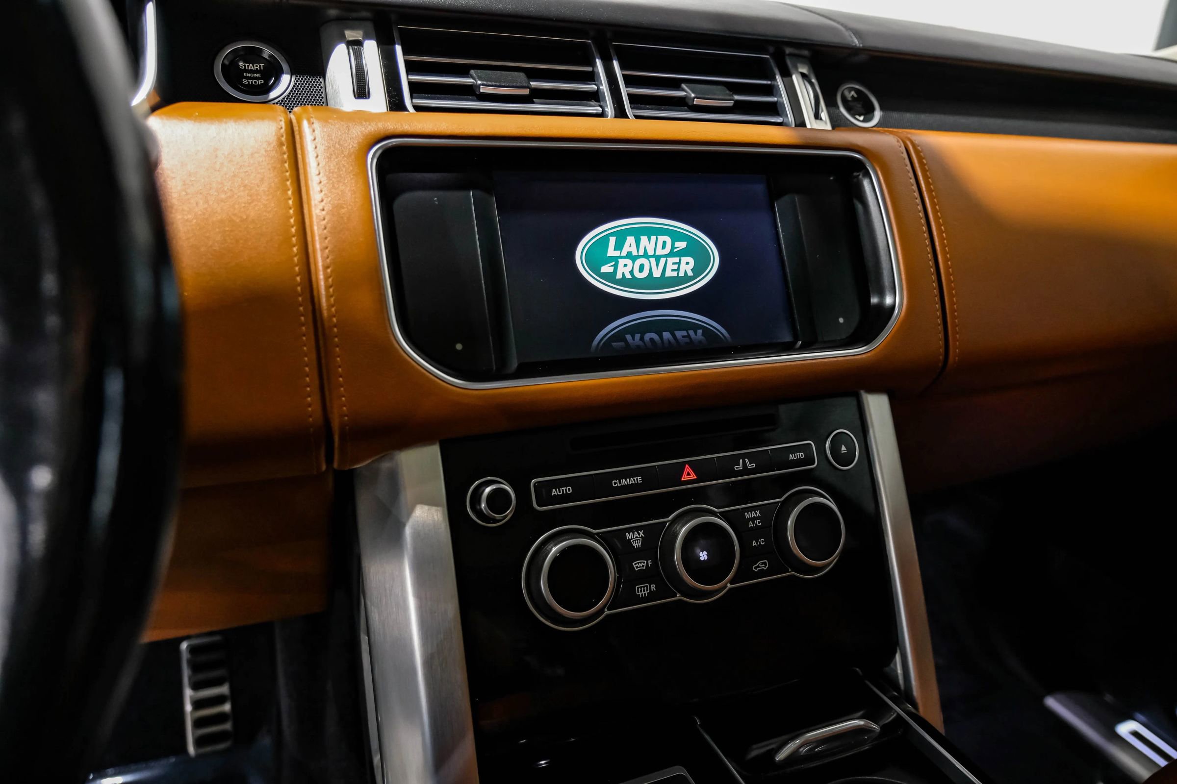 Used 2016 Land Rover Range Rover Autobiography image 36