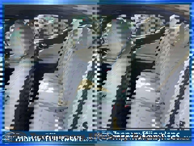 Used 2025 Genesis G70 2.5T image 12