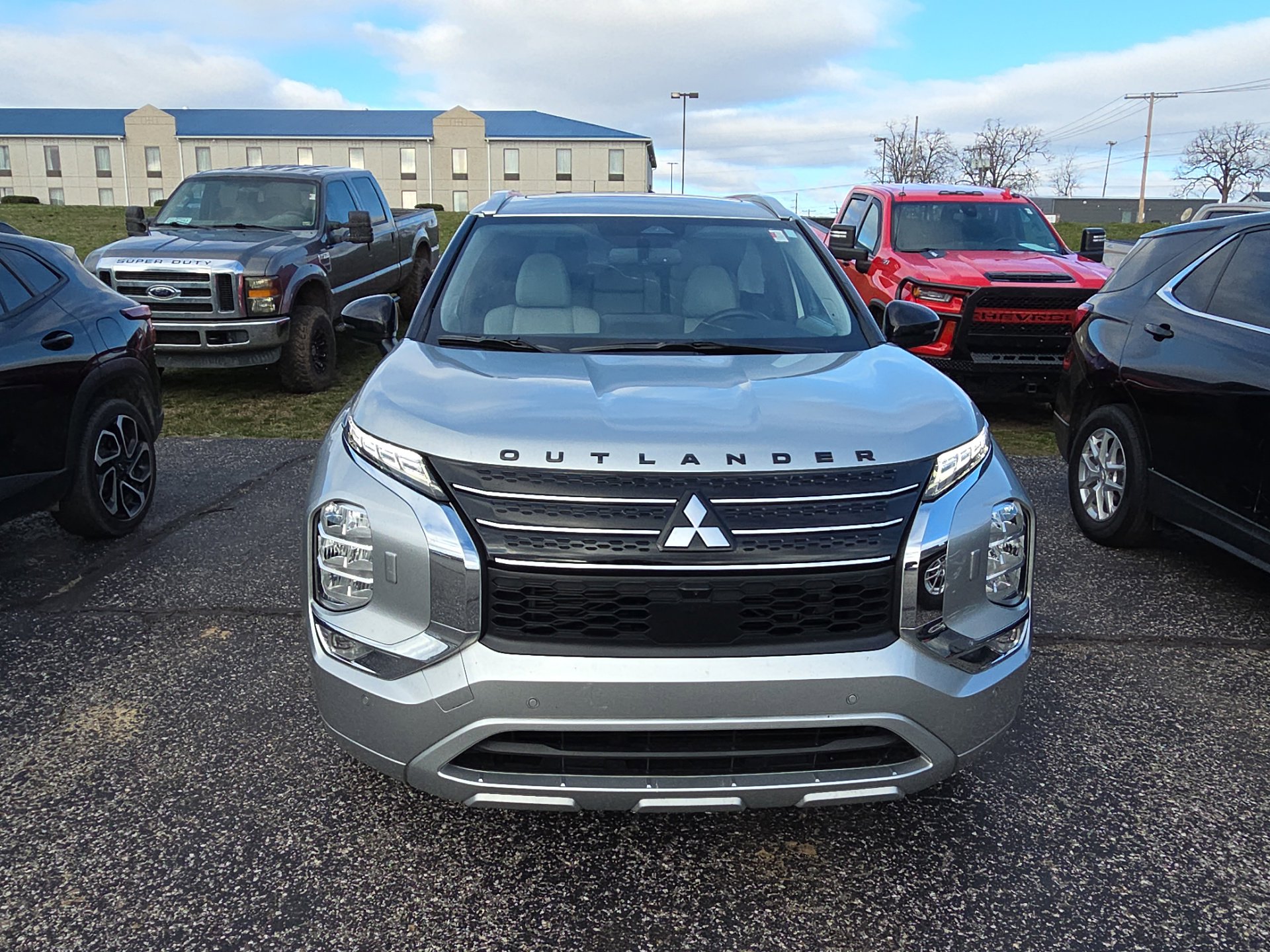 Used 2024 Mitsubishi Outlander SEL image 2