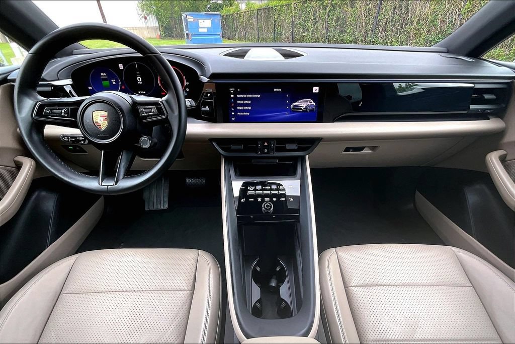 Used 2025 Porsche Macan 4 Electric AWD/4WD image 20