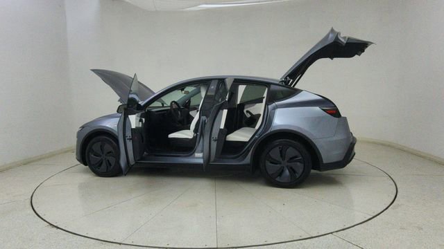 Used 2026 Tesla Model Y 2WD image 70