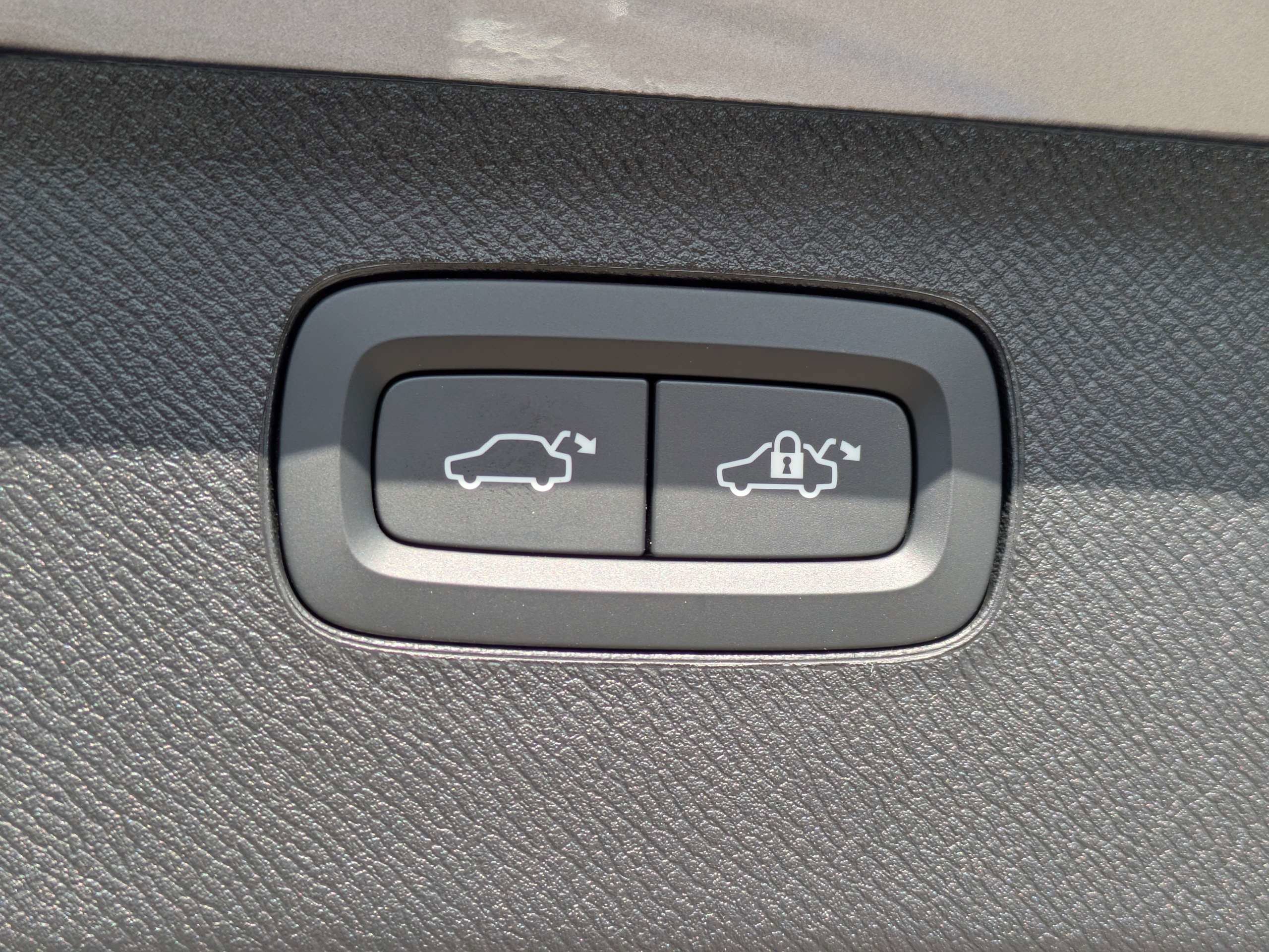 New 2026 Volvo XC90 B6 Plus w/ Protection Package Premier image 14