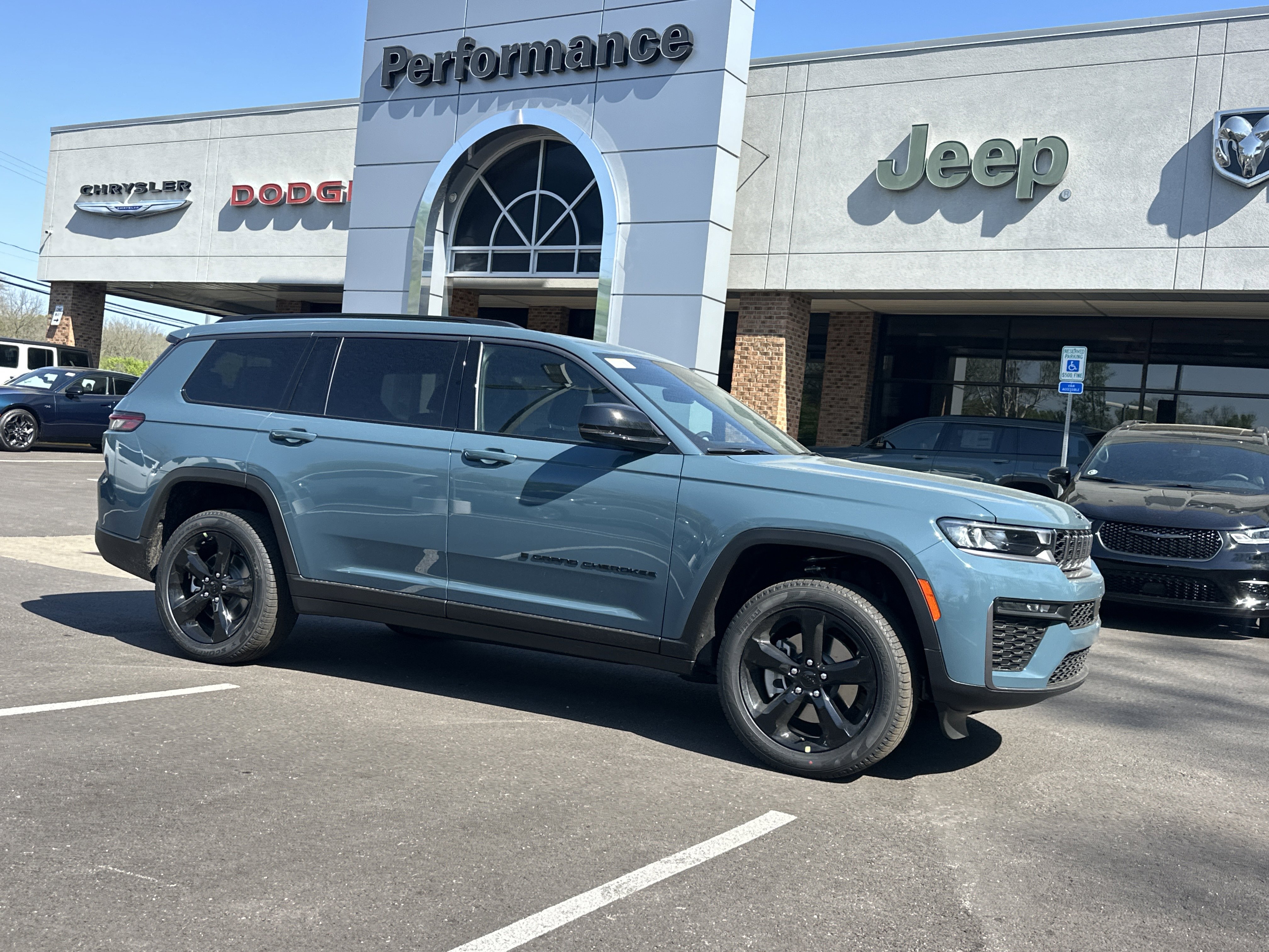 New 2026 Jeep Grand Cherokee L Limited w/ Limited Altitude Package AWD/4WD image 18