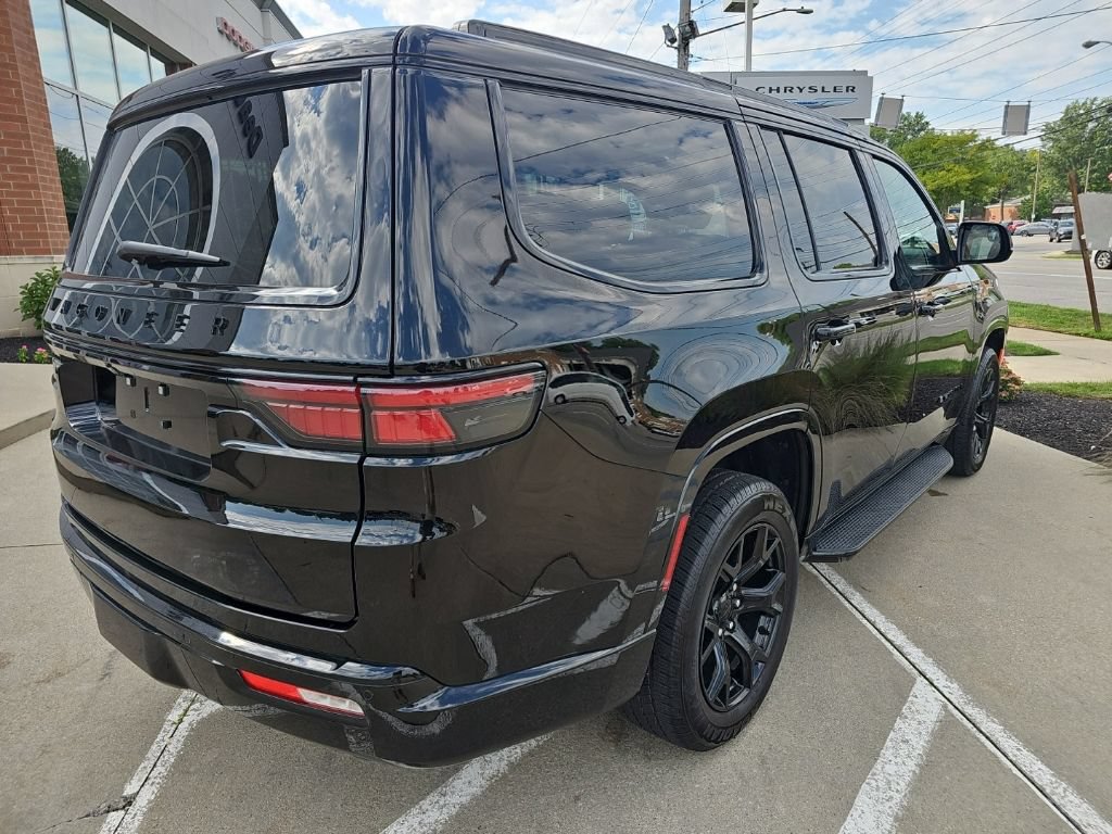 Used 2024 Jeep Wagoneer Series II AWD/4WD image 16