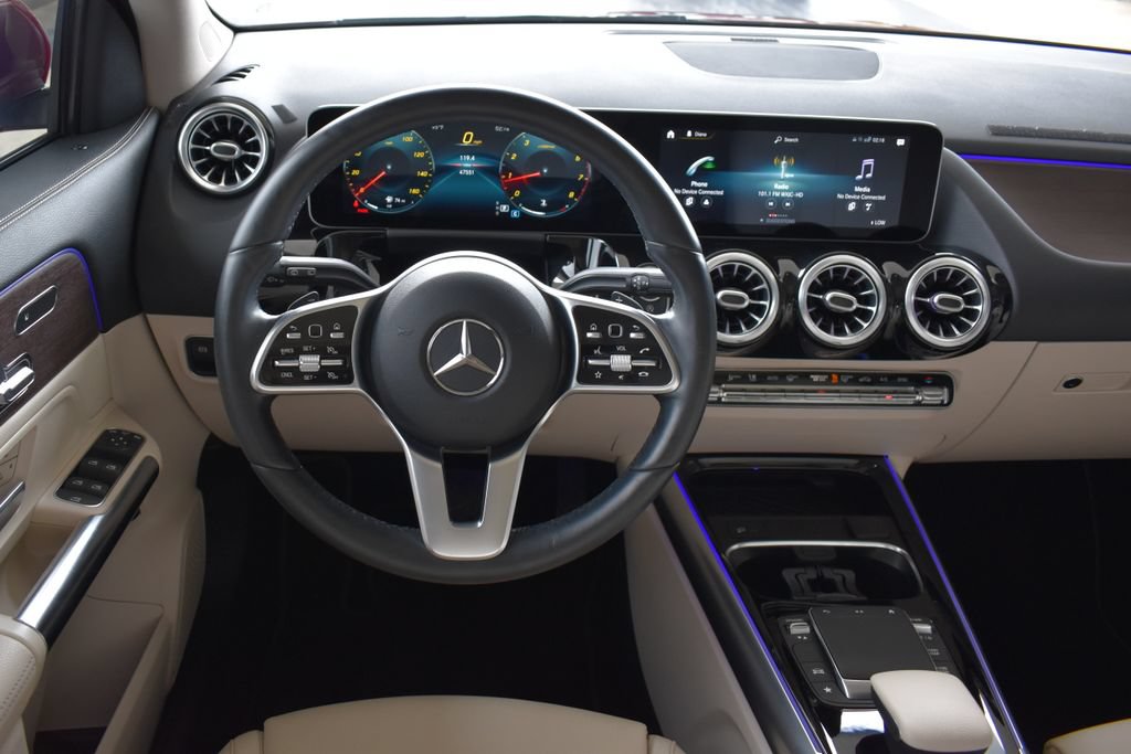 Used 2021 Mercedes-Benz GLA 250 4MATIC w/ Premium Package image 3