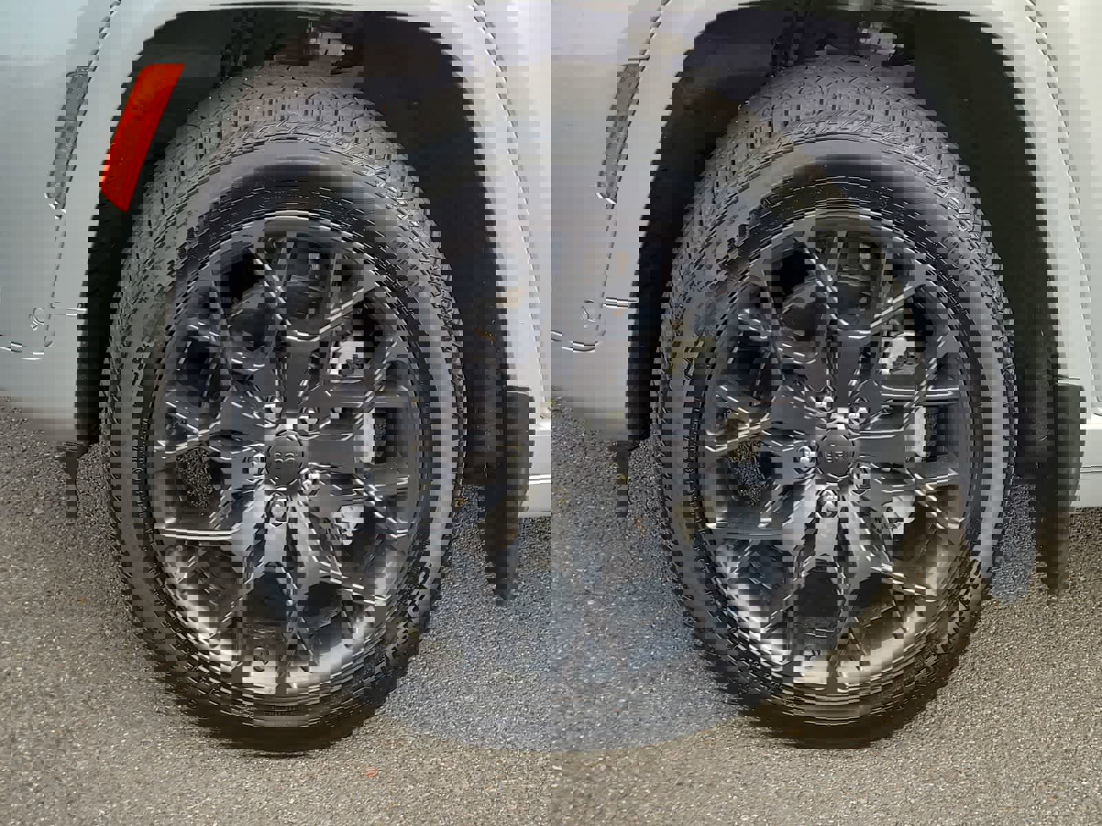 Used 2023 Jeep Grand Cherokee Summit image 16