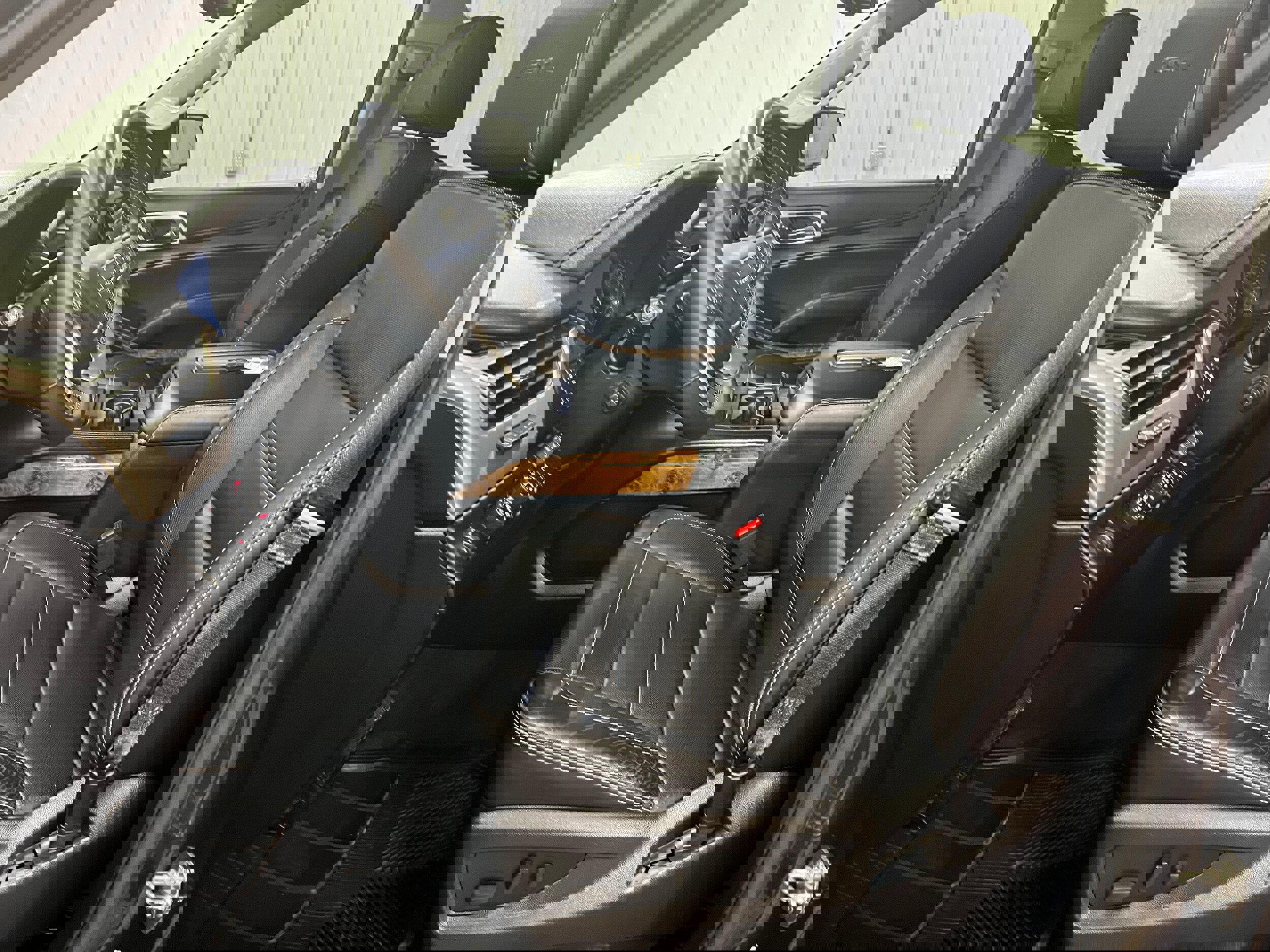 Used 2015 GMC Yukon Denali w/ Touring Package image 9