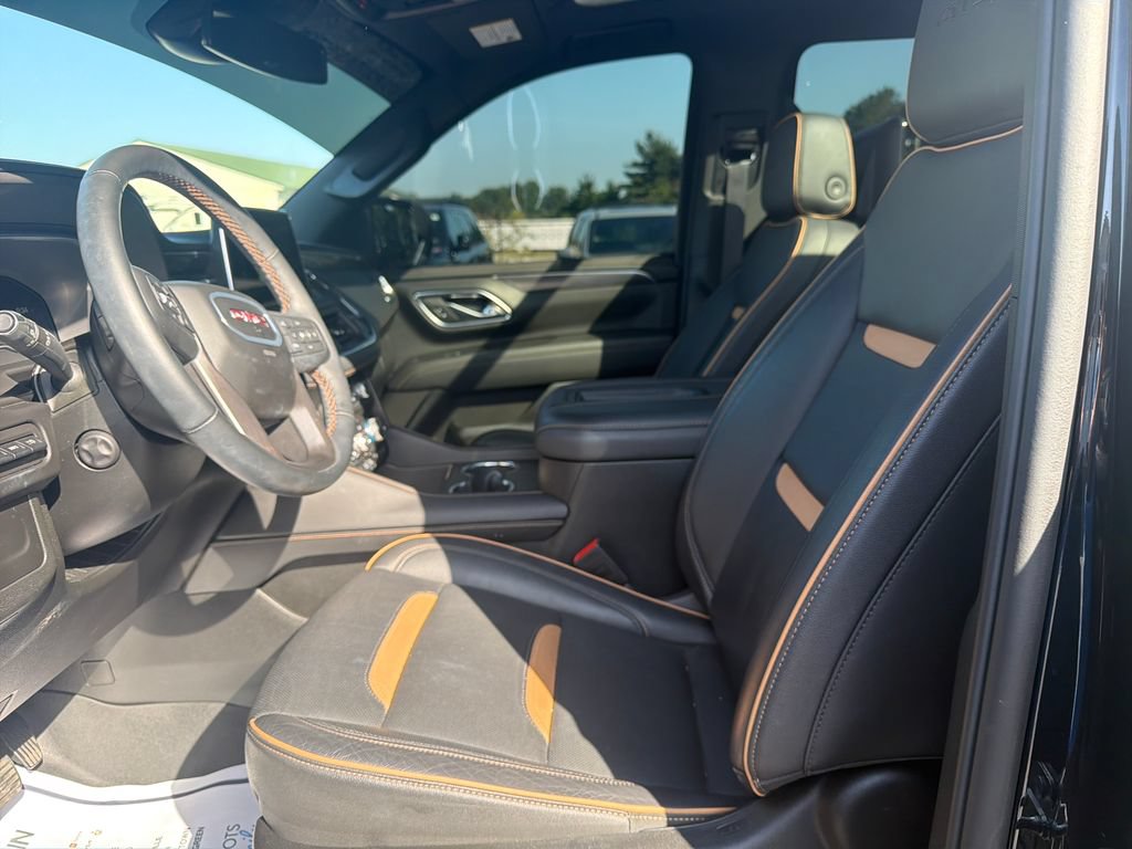 Used 2024 GMC Yukon XL AT4 w/ AT4 Premium Package AWD/4WD image 9