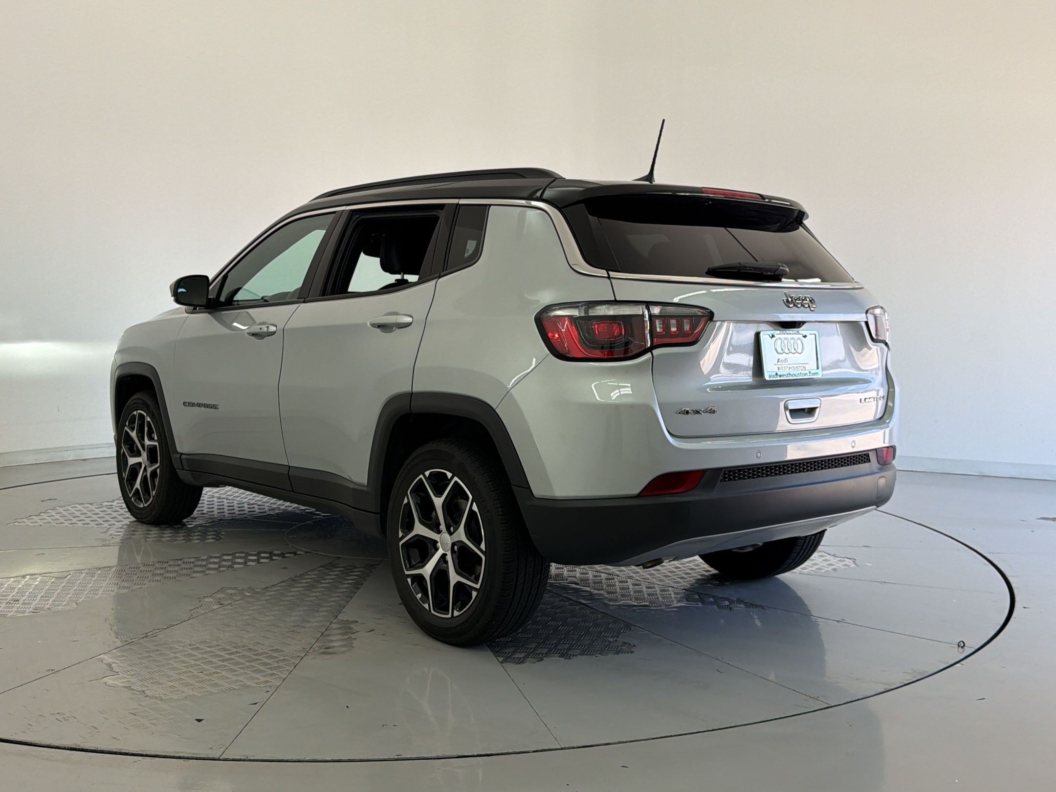 Used 2024 Jeep Compass Limited AWD/4WD image 3